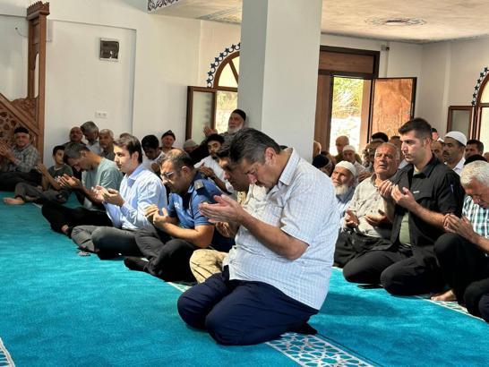 Hassa’da depremde hasar gören camilerin yapımı devam ediyor