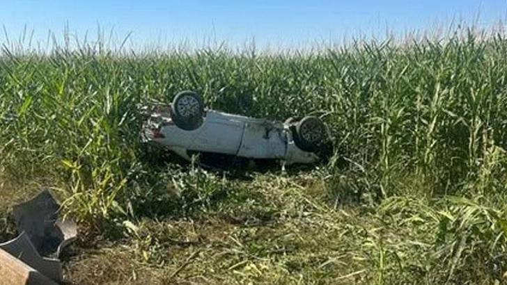 Şanlıurfa'da otomobil, tarlaya devrildi; 1 ölü, 1 yaralı