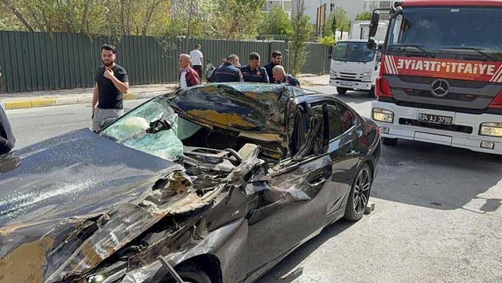 Küçükçekmece'de park halindeki TIR'a çarpan otomobilin sürücüsü yaralandı