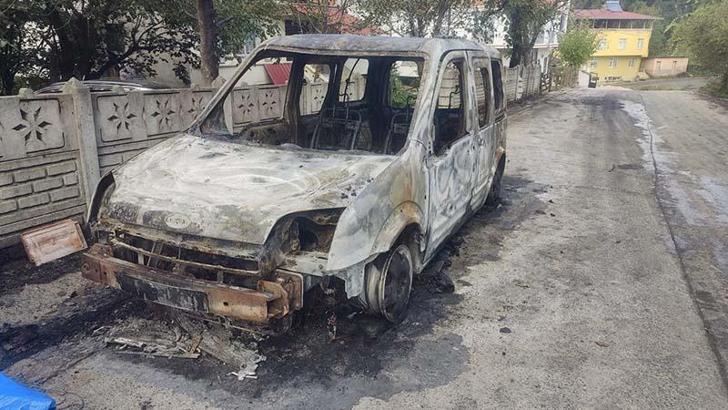 Şehit polis memurunun babasının aracı, park halindeyken yandı
