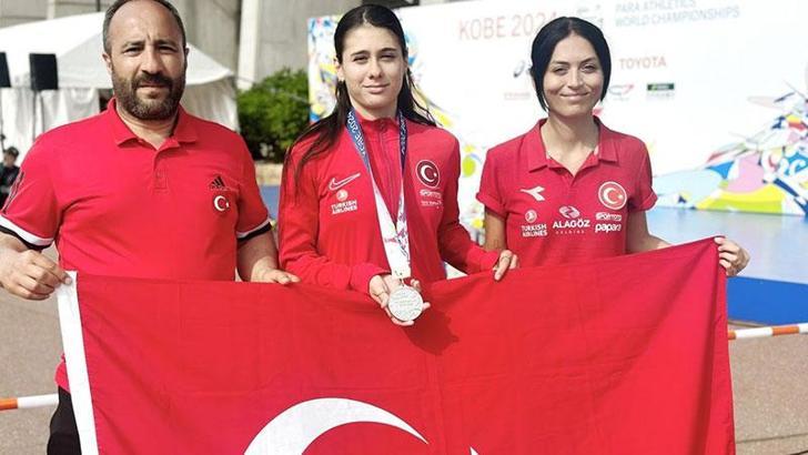 Bakan Bak dünya rekoru Kıran Aysel Önder’i tebrik etti