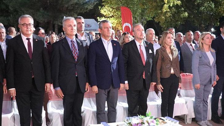 CHP Genel Başkanı Özel, Uşak’ta Ferdi Zeyrek Amfi Salonunun açılışını yaptı