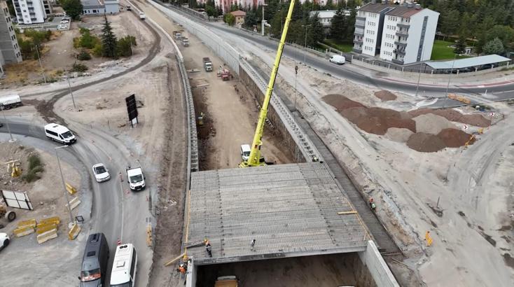 Büyükşehir Belediyesi, Meteoroloji Katlı Kavşağı’nda çalışmalarını sürdürüyor