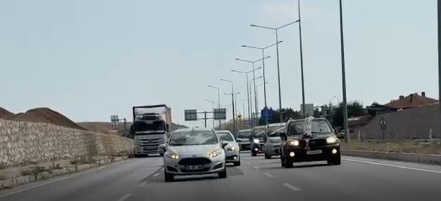 Çorum’da düğün konvoyunda kaza: 2 yaralı (2)