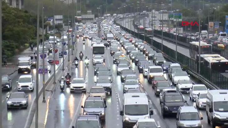 İstanbul'da haftanın ilk iş gününde trafik yoğunluğu