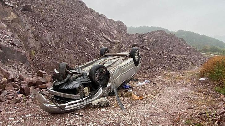 Şarampole devrilen otomobilin sürücüsü ağır yaralandı