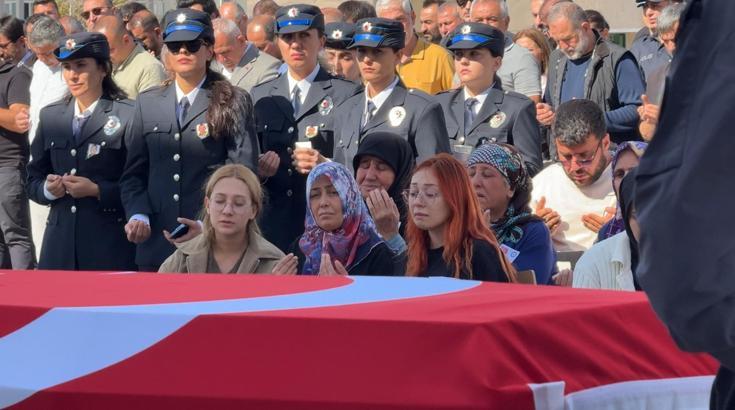 Kanserden ölen polis memuru toprağa verildi