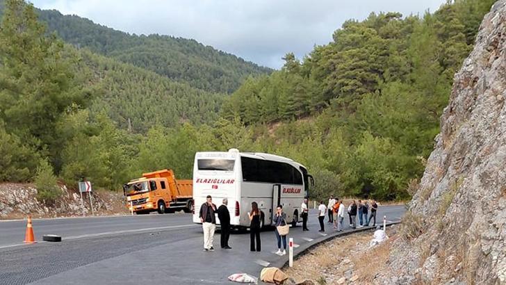 Yolcu otobüsüyle minibüs çarpıştı: 1 ölü, 1 yaralı