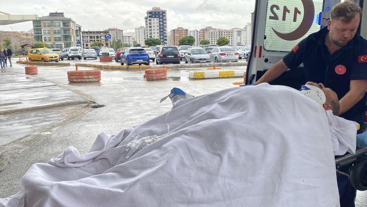 Sivas'ta yolcu otobüsü ile TIR çarpıştı: 23 yaralı (2)