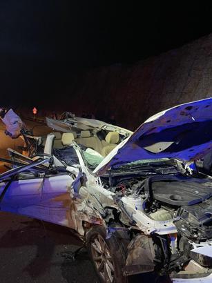 Mersin’de otomobil, kamyona çarptı: 1 ölü, 1 yaralı / Ek fotoğraflar
