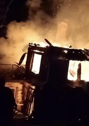 Bartın'da 2 katlı ahşap ev yandı