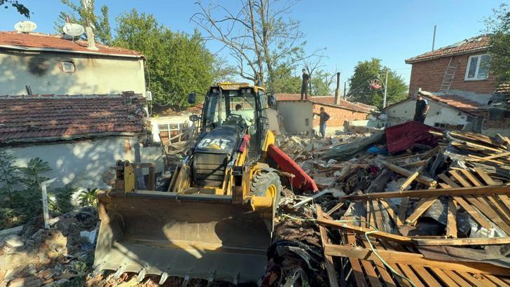 Kore Mahallesi dönüşüyor; 6 bina daha yıkıldı