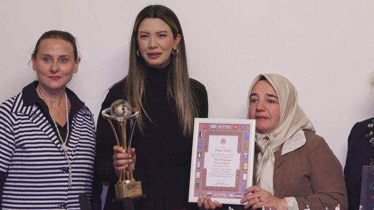 İstanbul - Türk Edebiyat Vakfı'dan gazeteci Fulya Öztürk’e ödül