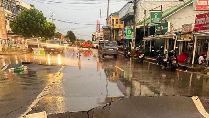 Filipinler'de yaşanan 6.9 büyüklüğündeki depremde hayatını kaybedenlerin sayısı 72'ye yükseldi