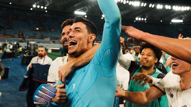 Üst üste 3 penaltı kurtaran Berke Özer, Avrupa basınının manşetlerinde