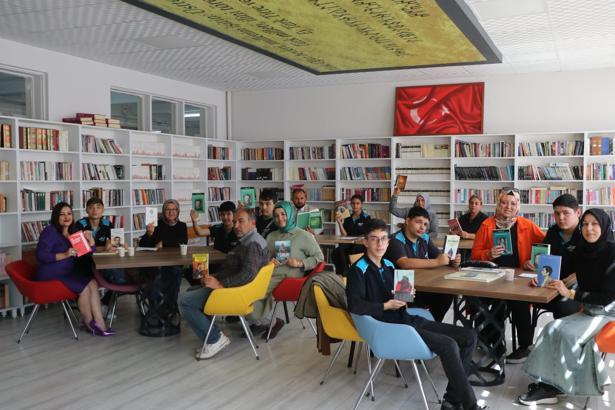 Liseliler, anne ve babalarıyla kitap okuyacak