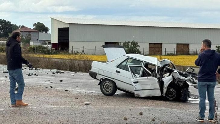 Balıkesir’de öğrenci servisi ile otomobil çarpıştı: 2 ölü, 7 yaralı