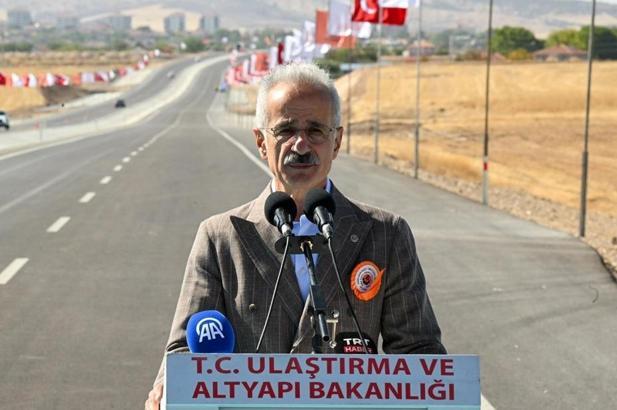 Bakan Uraloğlu: Yaptığımız her yol, Kaman'ın cevizini dünyaya taşıyan bir bağdır (2)