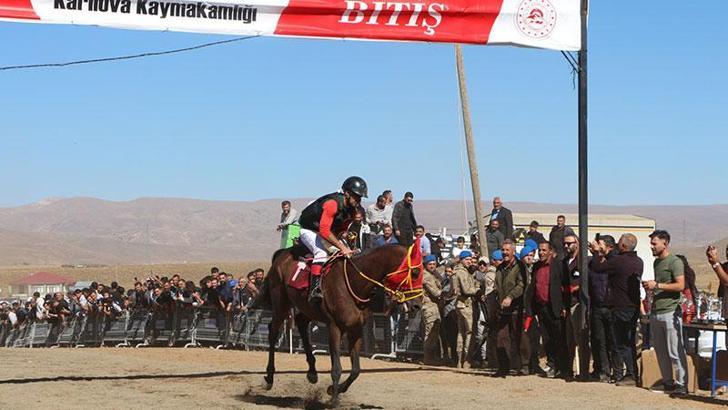 Karlıova’da geleneksel at yarışlarına yoğun ilgi