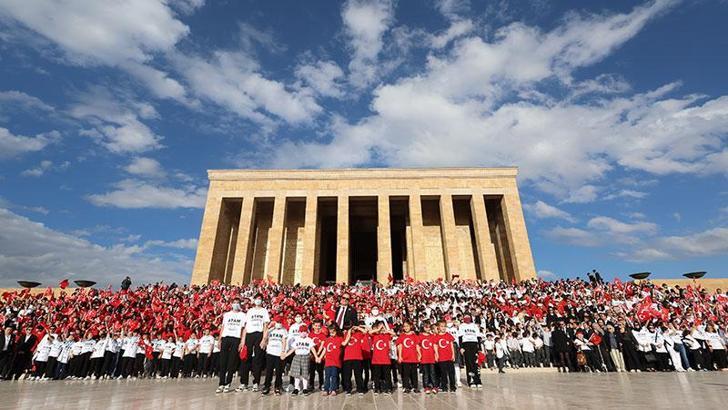 Anıtkabir’e LÖSEV'den 100 bin kişilik ziyaret