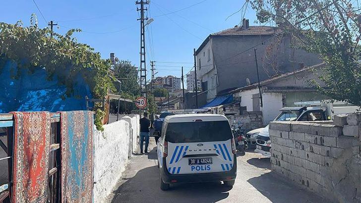 Evinde ölü bulundu