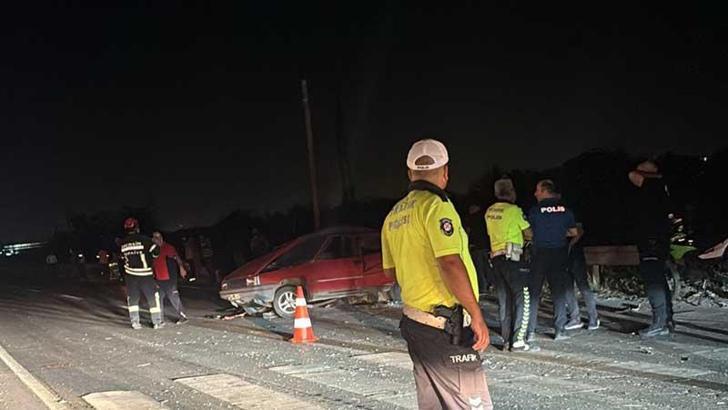 Tarsus'ta 2 otomobil çarpıştı: 1 ölü, 4 yaralı