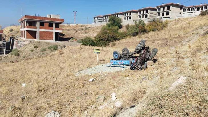 Tokat’ta traktör tarlaya devrildi: 2 ağır yaralı