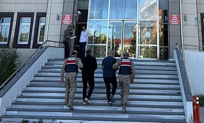 Bitlis'te 2 kaçak göçmen yakalandı, 2 organizatör tutuklandı