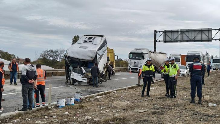 Tekirdağ’da 3 aracın karıştığı kazada 3 sürücü yaralandı