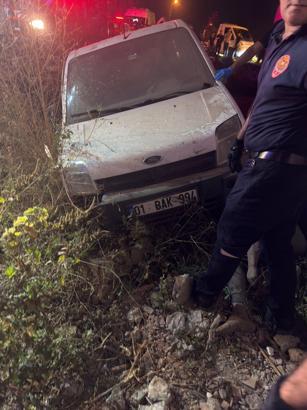 İki hafif ticari araç çarpıştı: 1 ölü, 2 yaralı