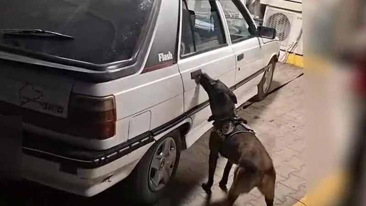 Otomobilin kapı döşemesinde 2 kilo uyuşturucu ham maddesi ele geçirildi