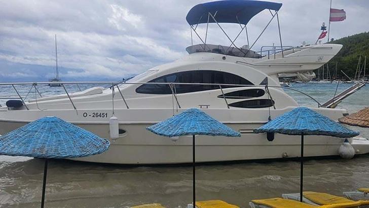 Akbük Koyu'nda motoryat karaya oturdu