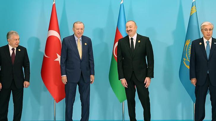 Cumhurbaşkanı Erdoğan, Türk Devletleri Teşkilatı 12’nci Zirvesi’nde aile fotoğrafı çekimine katıldı