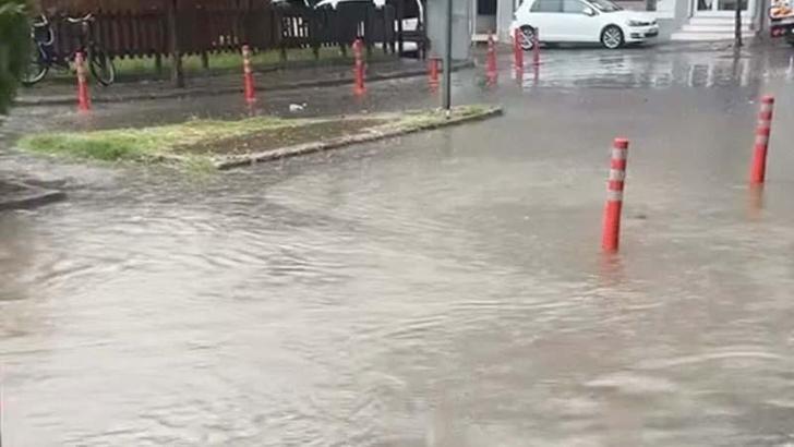 Aydın'da sağanak nedeniyle bazı yollar suyla doldu
