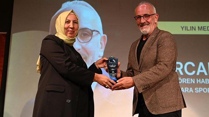 DHA Ankara Spor sorumlusu Ercan Ata'ya 'Yılın Medya İnsanı' ödülü