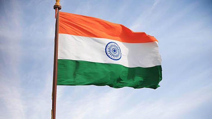 Hindistan'da heyelan nedeniyle kayalar yolcu otobüsünün üzerinde düştü: 15 ölü