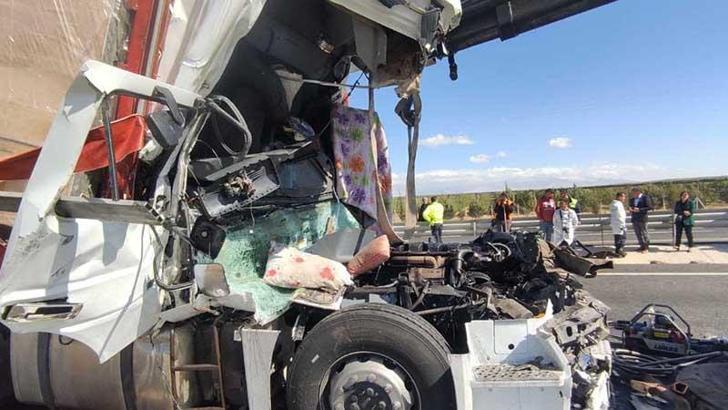 Konya'da 3 aracın karıştığı kaza; 1 ölü, 3 yaralı