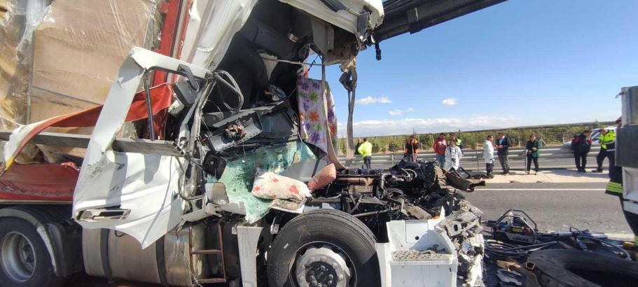 Konya'da 3 aracın karıştığı kaza; 1 ölü, 3 yaralı