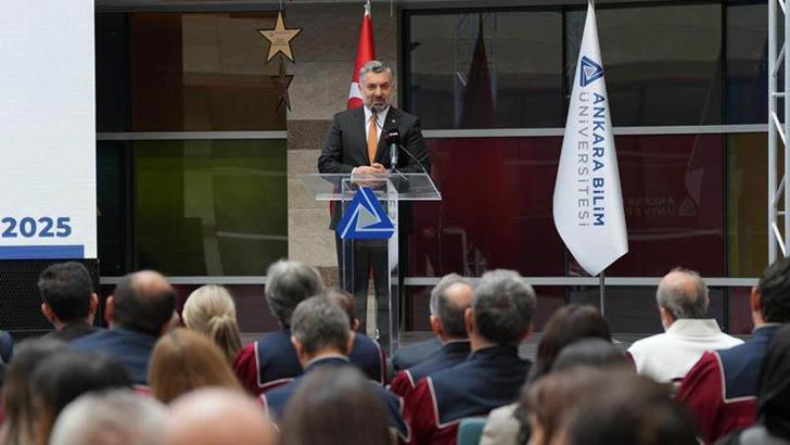 RTÜK Başkanı Şahin, Ankara Bilim Üniversitesi'nde akademik yıl açılış dersi verdi