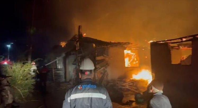 Çorum'da 3 ev yandı