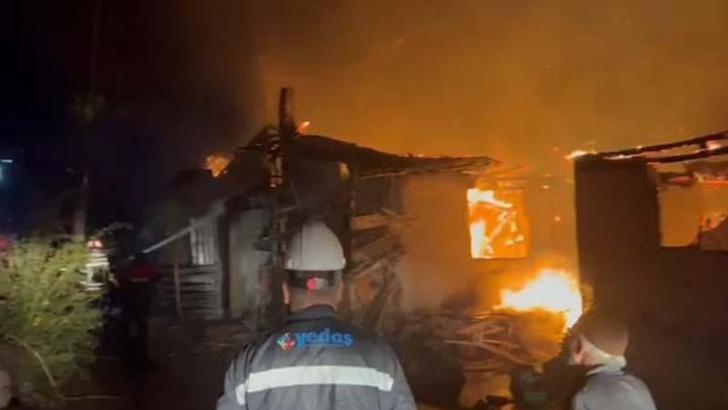 Çorum'da 3 ev yandı