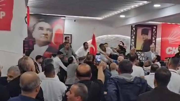 Hatay'da CHP ilçe kongresinde partililer kavga etti