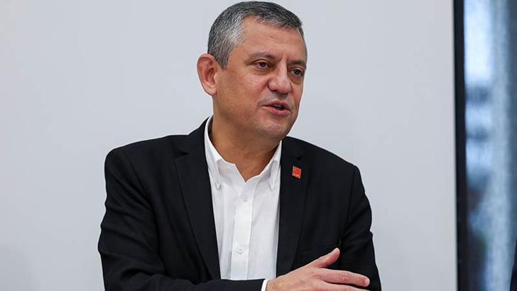 Özgür Özel yurtdışı temasları öncesi havalimanında soruları yanıtladı