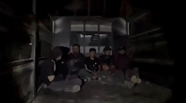 Hatay’da 8 kaçak göçmen ve 3 göçmen kaçakçısı yakalandı