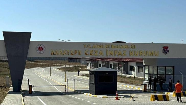 İnfaz koruma memurlarına bıçakla saldırdı: 3 yaralı