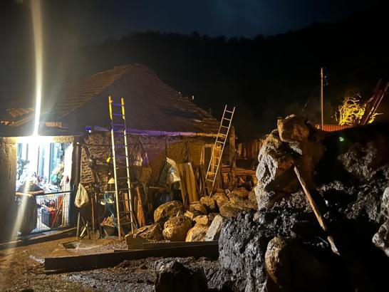 Bartın'da heyelan; 2 ev tahliye edildi