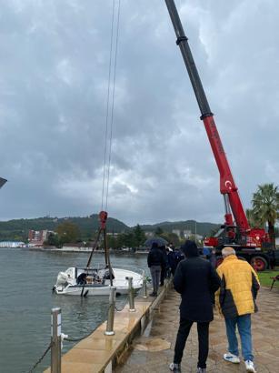 Zonguldak'ta, fırtınada limandaki tekne battı