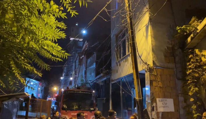 İstanbul- Şişli’de 3 katlı binanın çatısında yangın