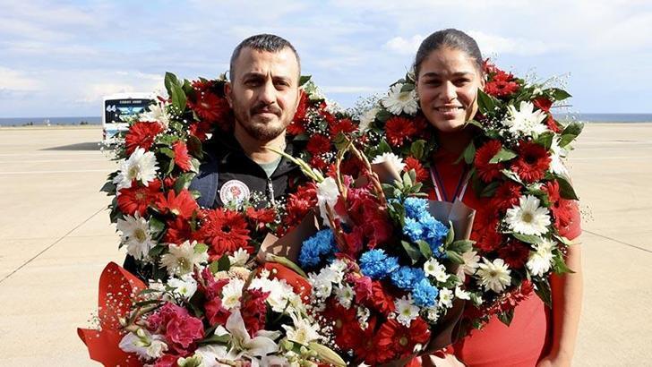 Boks Şampiyonu Kethüda’ya çiçekli karşılama