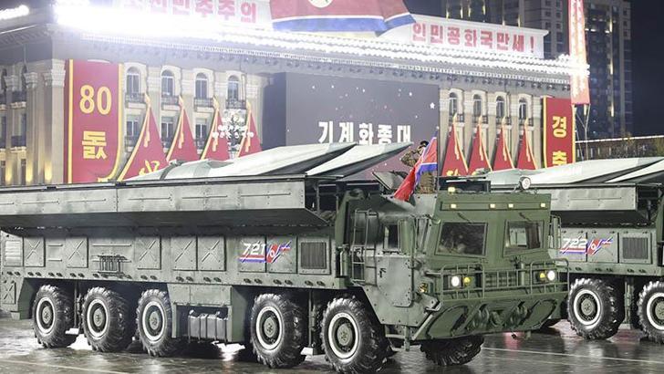 Kuzey Kore'de İşçi Partisi'nin 80’inci kuruluş yıl dönümü askeri geçit töreniyle kutlandı